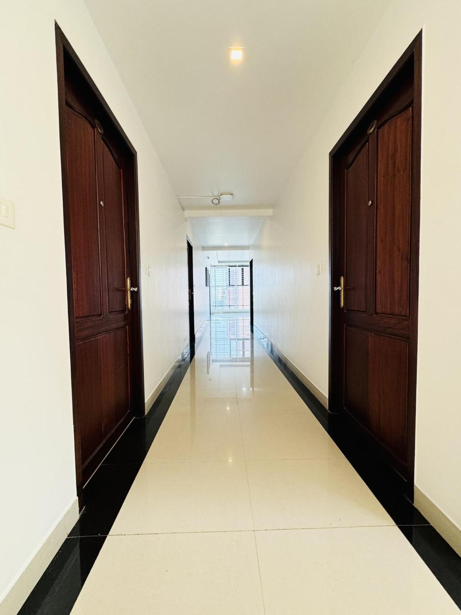 Royal International Hotel Trippapur Extérieur photo